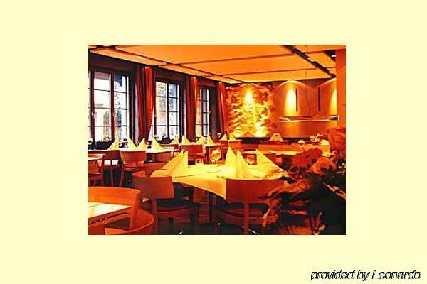 Hotel Restaurant Zum Goldenen Kopf Bülach Ресторант снимка